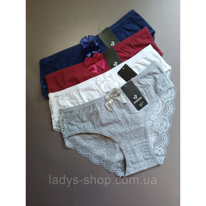 Набір жіночих мереживних трусиків на середній посадці. Розмір 44. Набір 4 шт. Набір жіночих мереживних трусиків на середній посадці. Розмір 44. Набір 4 шт.